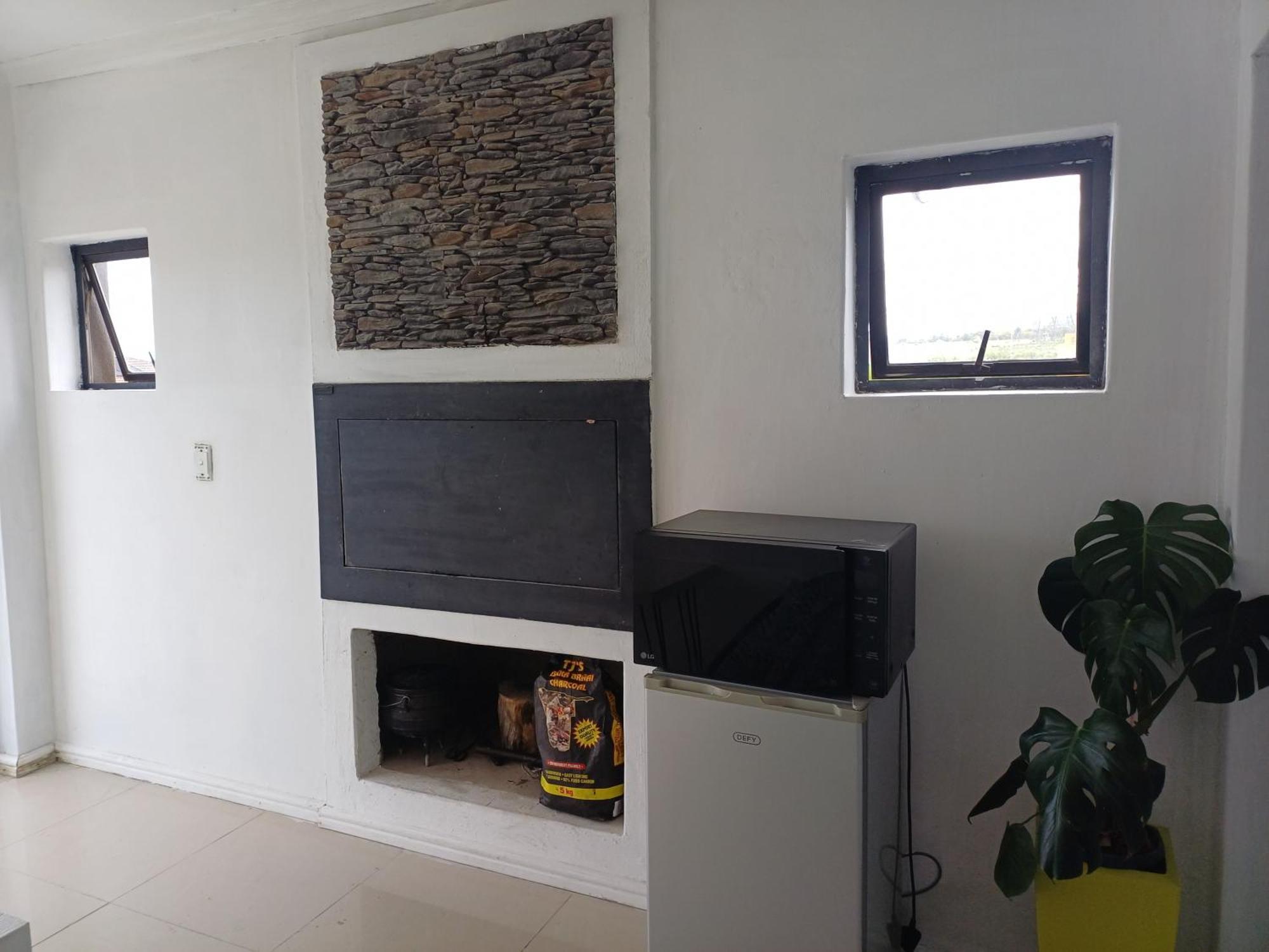 On 36 Neethlingshof Homestay *